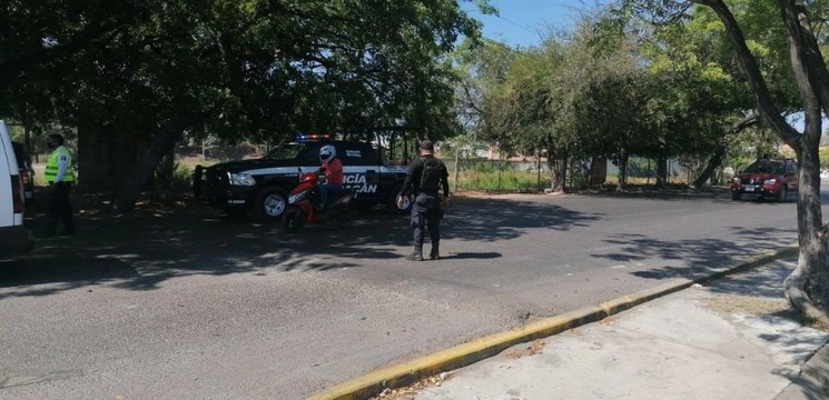 Policías de Michoacán mantienen filtros sanitarios contra el Covid-19 en diversos puntos del estado. Foto tomada del Twitter de @MICHOACANSSP