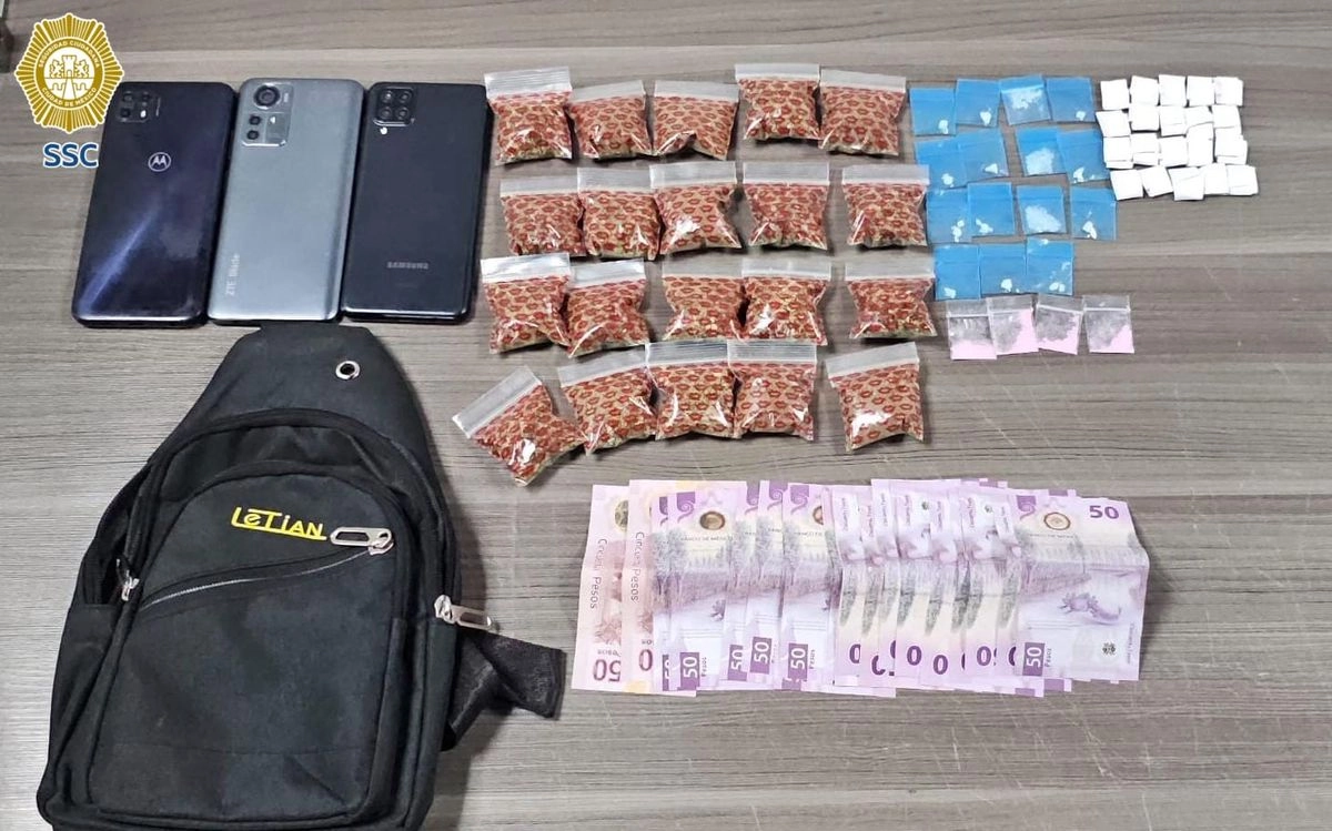 Las autoridades aseguraron 20 bolsas de plástico transparentes con marihuana; igual número de envoltorios de papel color blanco con cocaína; 15 bolsas transparentes de piedra de color amarillento y cuatro bolsas de Tussi. 