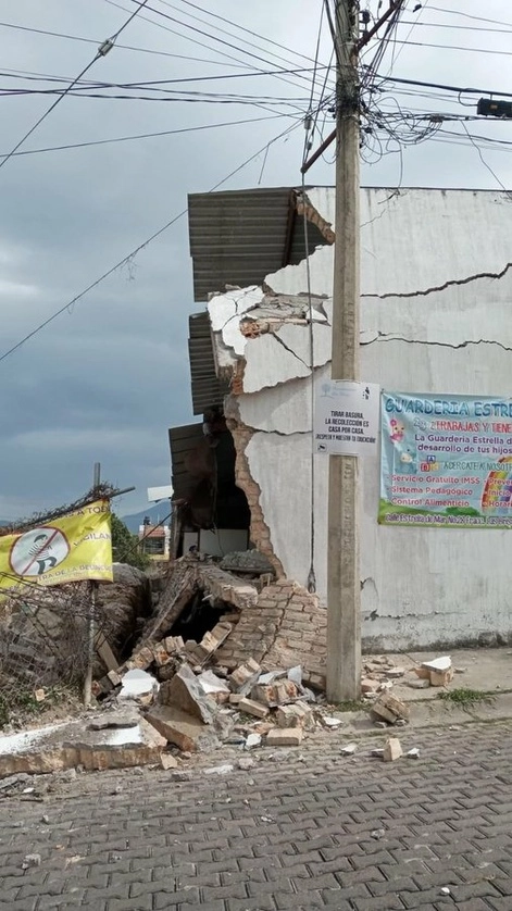 Los trabajos de construcción en un predio aledaño ocasionaron el derrumbre. Foto La Jornada