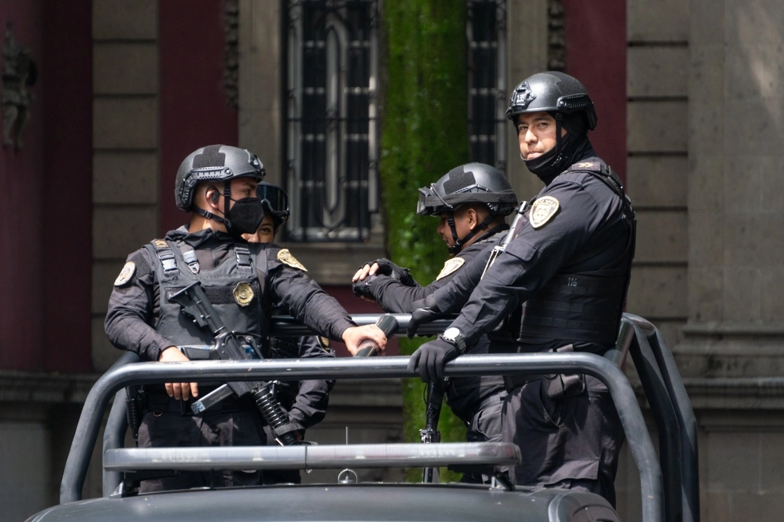 Policías durante un operativo en la Ciudad de México. Foto Pablo Ramos / Archivo