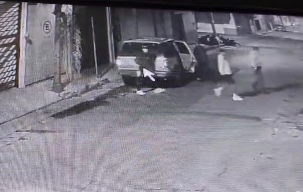El pasado 9 de junio hombres armado asesinaron a una familia en una vecindad de León Guanajuato. Foto Captura de la cámaras de videovigilancia