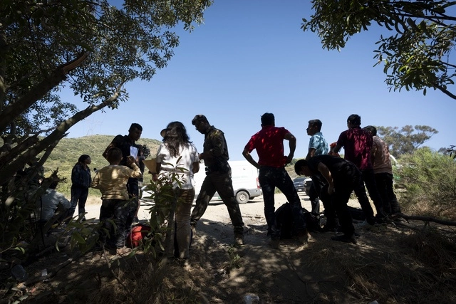Un grupo de personas migrantes en imagen de archivo. Foto Ap