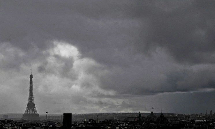 La ciudad de París con una vista de la Torre Eiffel. Foto Afp