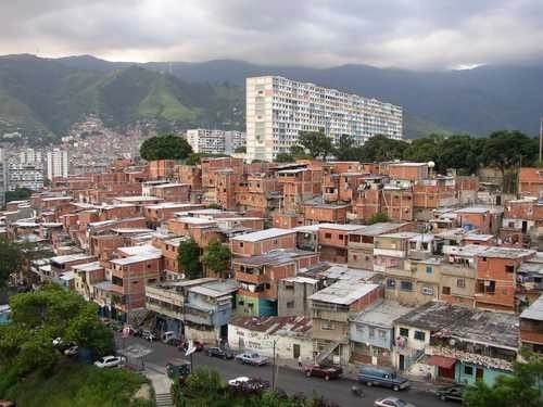 Un barrio en la ciudad de Caracas, Venezuela. Foto Luis Hernández /Archivo