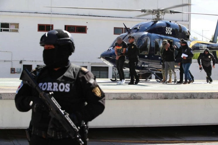 Traslado de Óscar Andrés Flores, alias "El Lunares", líder del cartel de Tepito a instalaciones de la Subprocuraduría Especializada en Investigación de Delincuencia Organizada (SEIDO) en la CDMX. Foto La Jornada