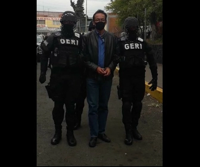 La persona detenida es ex policía de Investigación y está relacionado con Óscar Andrés Flores “El Lunares”, líder de la Unión Tepito. Foto cortesía FGJ CDMX