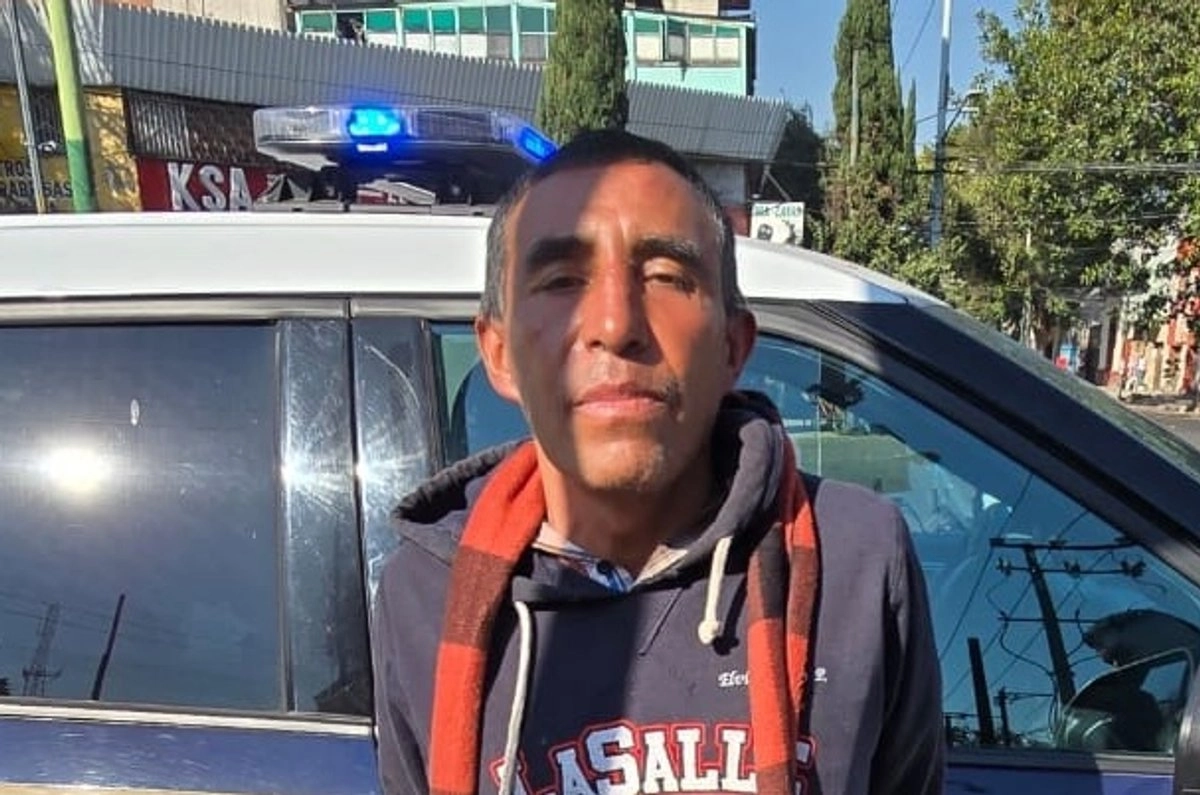 La policía capitalina detuvo a un franelero en las inmediaciones del Hospital General, zona que también utilizaba para la venta de drogas. Foto 