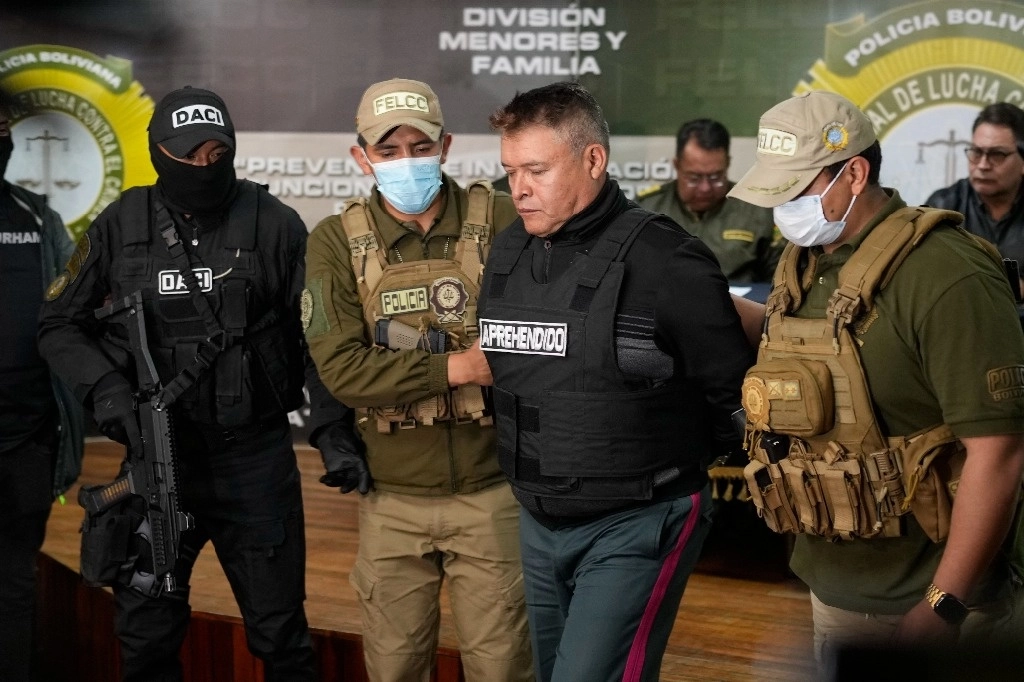 La policía boliviana detiene al ex comandante general del ejército Juan José Zúñiga, en La Paz, Bolivia. Foto: AP/ Juan Karita
