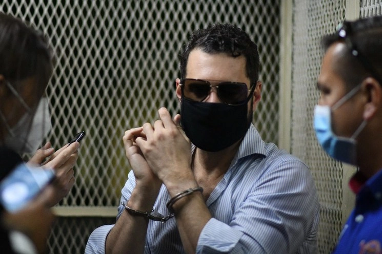 Uno de los hermanos detenidos este lunes. Foto Afp