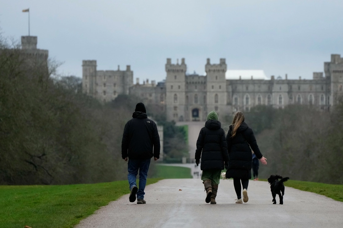 Los cuerpos de seguridad detectaron la presencia del hombre armado en sitios protegidos del Castillo de Windsor. Foto Ap / Archivo  