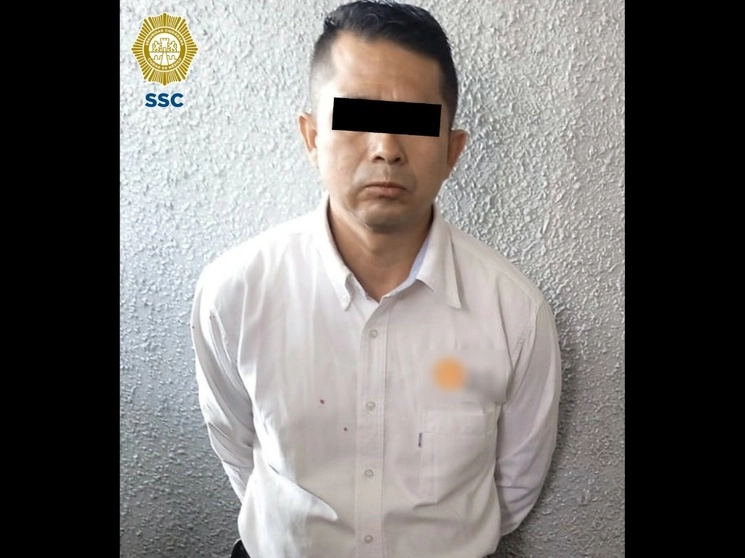 Un hombre, que lesionó a otro con un arma punzocortante, en la estación Constitución de 1917, de la línea 8 del Sistema de Transporte Colectivo Metro, fue detenido. Foto cortesía SSC-CDMX