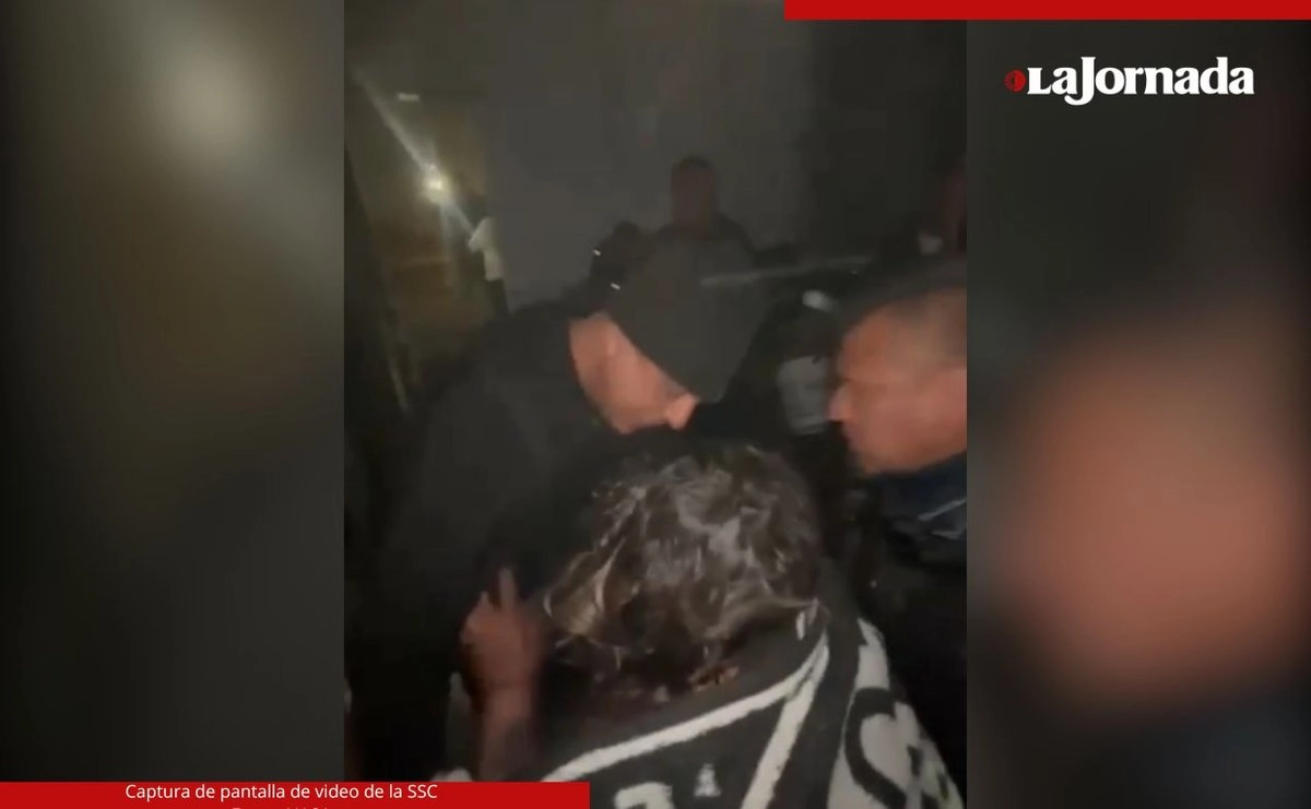 La hermana de la víctima, una mujer de 42 años de edad, narró que había recibido una llamada telefónica en donde le informaron que su familiar estaba siendo golpeada por su pareja.