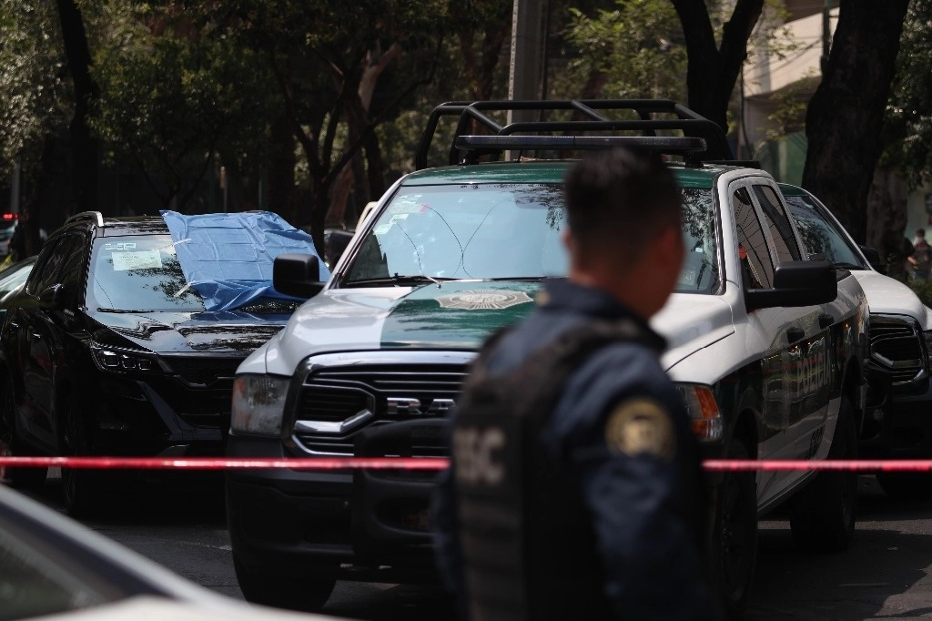 Dos personas fueron asesinadas a balazos en el interior de un auto en la alcaldía Iztapalapa. Foto Alfredo Domíguez/Archivo