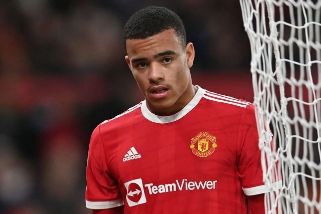 El jugador del Manchester United Mason Greenwood fue detenido, acusado de violación por su novia. Foto Afp