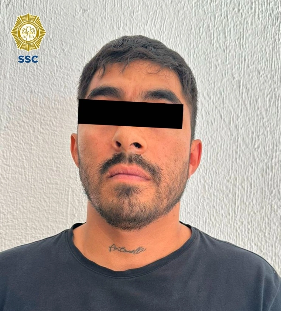 En dichas vialidades se identificó un vehículo similar al que era objeto de investigación, por lo que a su conductor se le marcó el alto para realizarle una revisión preventiva. Foto SSC-CDMX