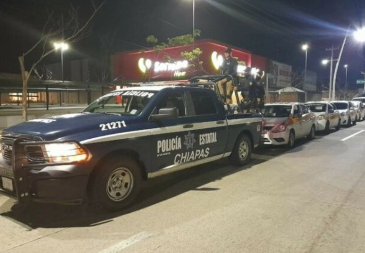 Mediante un video grabación difundida en redes sociales el docente fue arrestado en la ciudad de Tapachula. Foto 