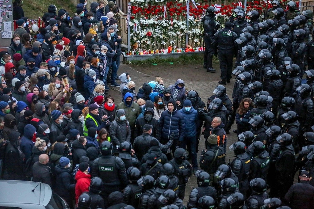 Los bielorrusos salieron a las calles de la capital, Minsk, para protestar contra Alexander Lukashenko. Foto Afp