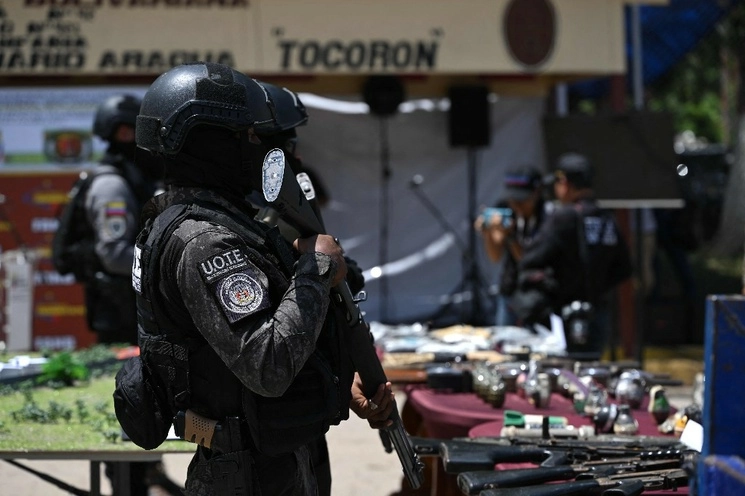 Entre las armas incautadas hay granadas, lanza cohetes y municiones diversas, aunque también se han encontrado narcóticos. Foto Afp.
