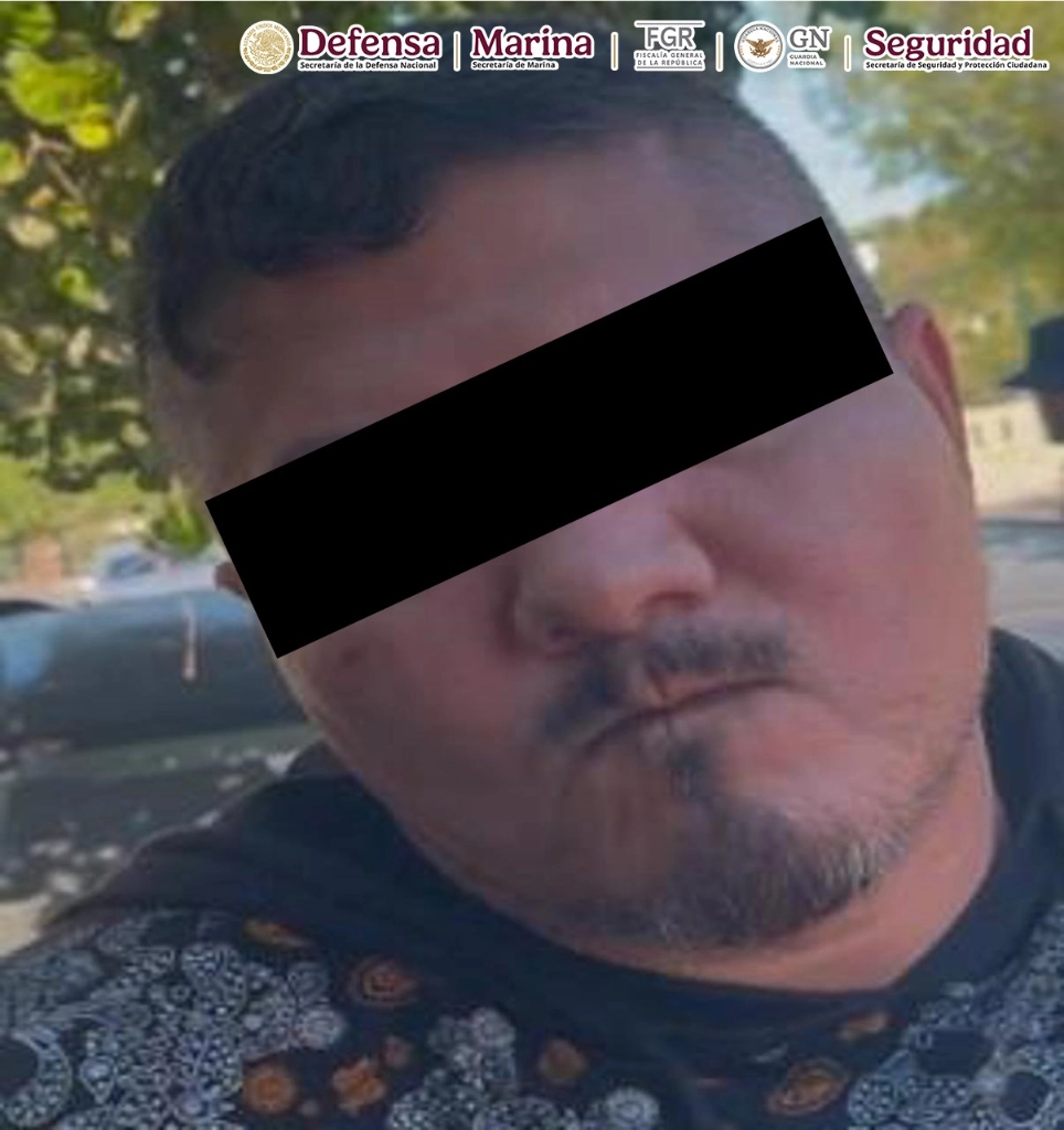 En Culiacán, Sinaloa, fue detenido con dos bolsas de pastillas de aparente fentanilo Crescencio Moreno, buscado por la FBI. Foto Defensa