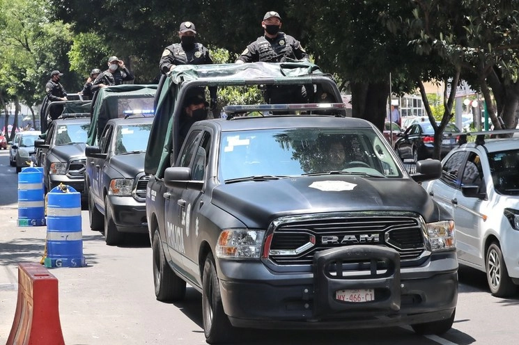 Un elemento de la SSC fue puesto a disposición del agente del Ministerio Público, al ser presunto responsable de agresión sexual. Foto Marco Pelaez