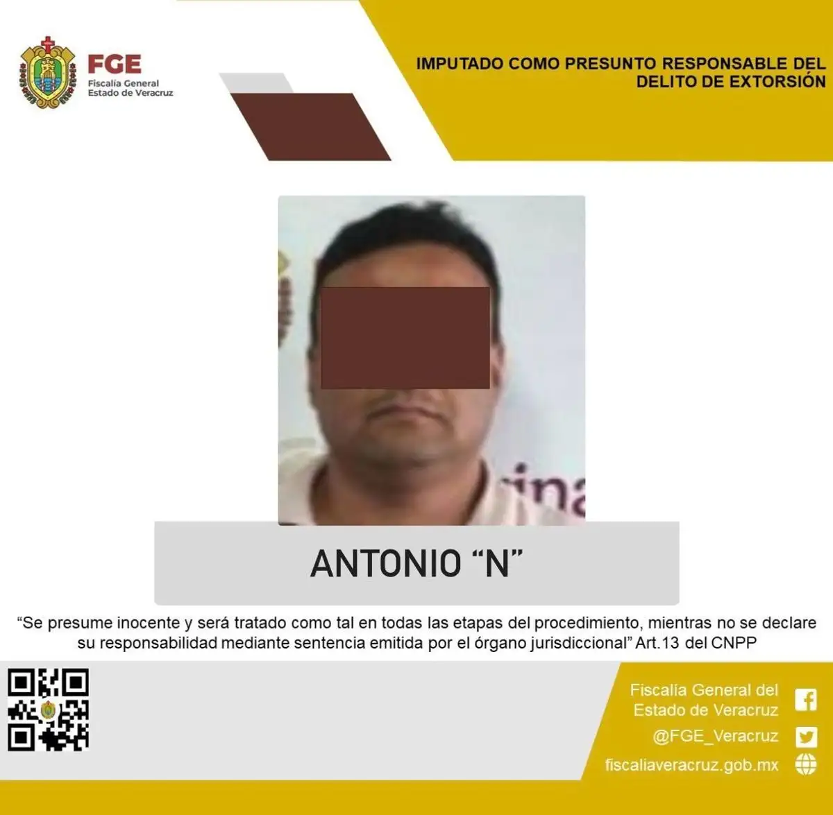 Antonio “N”, jefe de turno de la zona sur de la Policía Municipal de Xalapa, fue detenido por la Fiscalía General de Veracruz acusado de extorsionar a un comerciante. Según la investigación, el 10 y 22 de julio el policía habría llamado a la víctima para exigirle dinero a cambio de permitirle trabajar, acompañando sus demandas con amenazas. Fotos