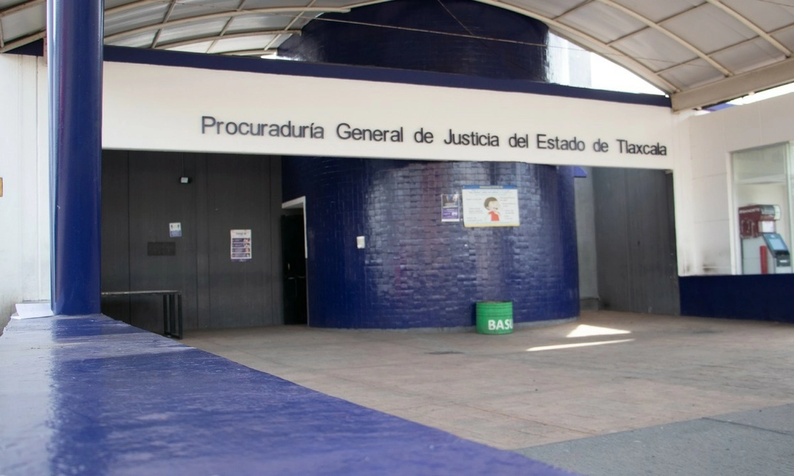 La PGJE informó sobre el cumplimiento de dos órdenes de aprehensión por el linchamiento de Alfredo N, señalado de cometer robo en San Pedro Tlalcuapan, municipio de Chiautempan, quien fue golpeado y quemado vivo. Foto La Jornada de Oriente