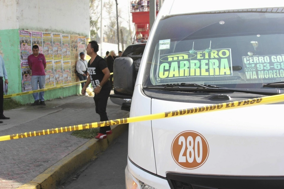 Unidad en el paradero de transporte público en Tlalnepantla. Foto Cuartoscuro / Archivo