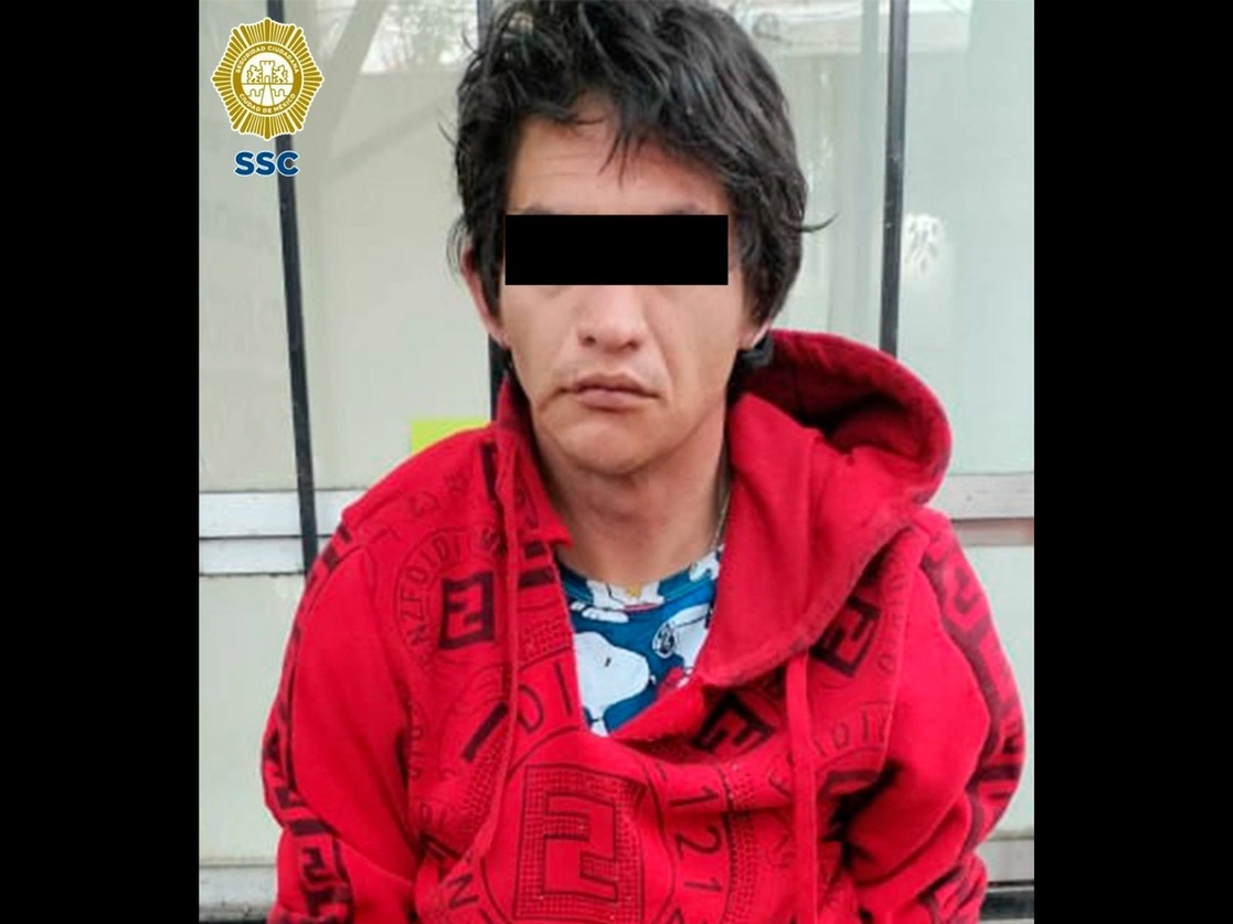 Omar N fue detenido ayer en calles de la colonia Ajusco, cuando intentaban darse a la fuga tras ser descubierto en flagrancia. Foto tomada del Twitter de @OHarfuch
