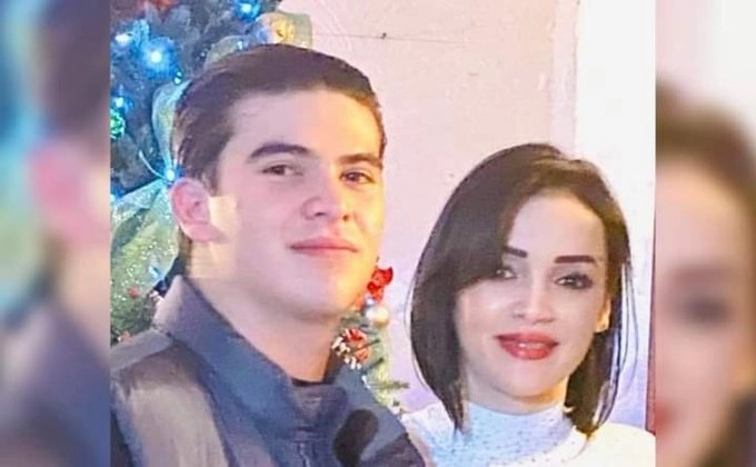 La ex Fiscal de la Unidad de Desapariciones en la Fiscalía General de Baja California, Diana Loza junto a su hijo en imagen de archivo de sus redes sociales.