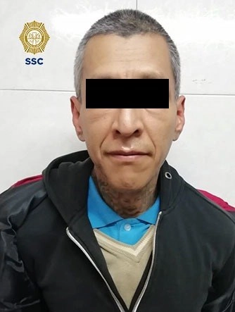 Fue detenido en flagrancia un hombre por posesión de presunta mariguana, quien podría estar relacionado con el asesinato de un policía del Estado de México. Foto cortesía de la SSC