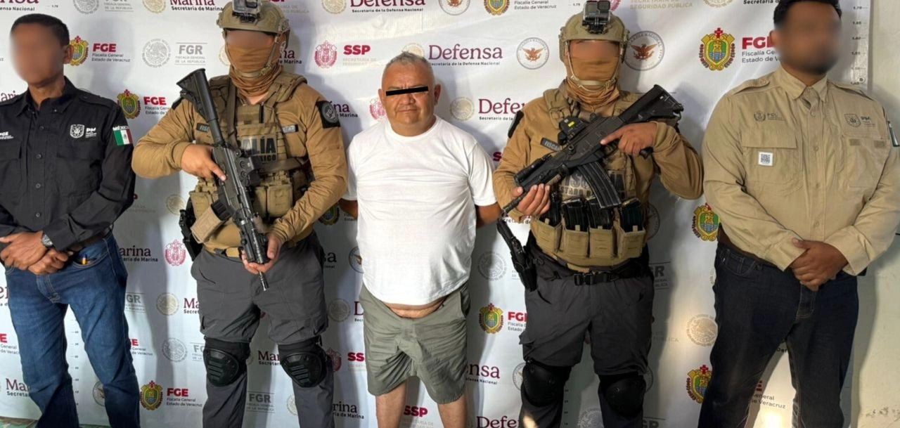  Hugo Francisco “N” fue detenido en conjunto por la Fgjem y  la FGE de Veracruz. Foto 