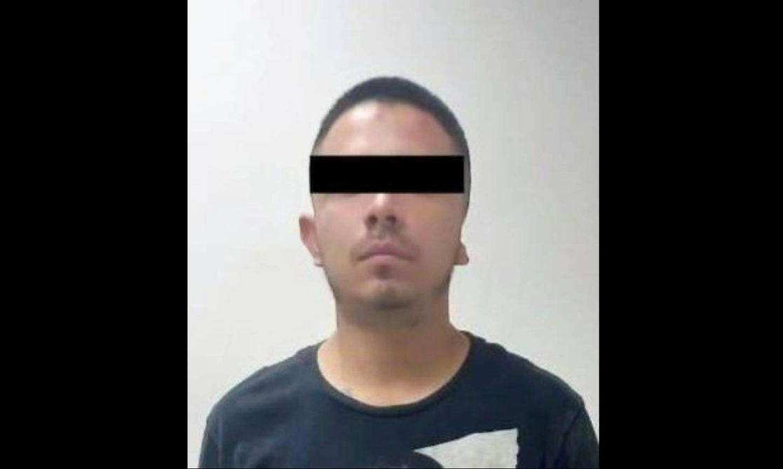 Ricardo Daniel "N" fue capturado en el cruce de las calles Tepepan y Mitla, en la colonia Unidad Modelo, y le fue asegurado un vehículo Stratus modelo 2004, de la marca Dodge, con placas del estado de Nuevo León. Foto tomada de Twitter