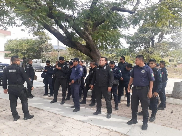 Policías chiapanecos detuvieron a indígena acusado de homicidio. Foto tomada de Twitter @SSyPC_Chiapas