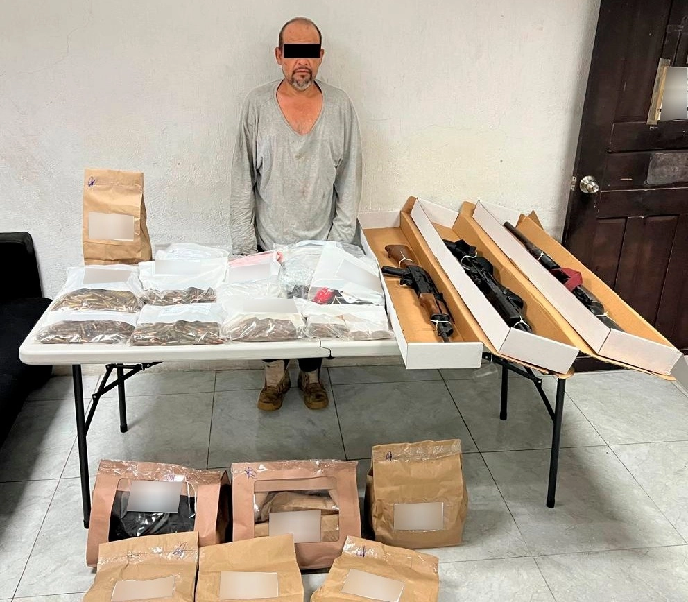 Un operativo de búsqueda de personas desaparecidas derivó en un hombre detenido, sustancias ilícitas decomisadas, una camioneta asegurada, así cartuchos útiles y armas de fuego en la comunidad de El Gallito, en la zona sur de Quintana Roo, el 5 de septiembre de 2024. Foto ‘La Jornada’