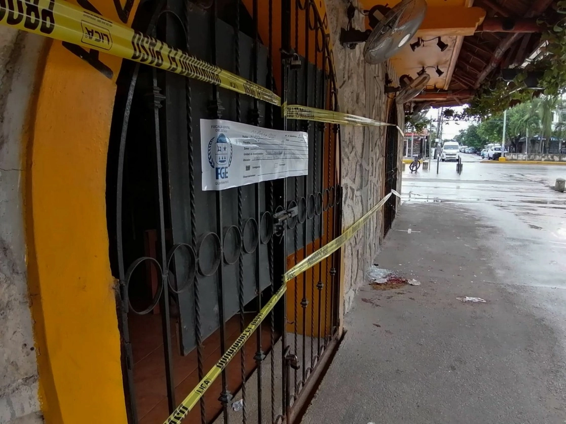 En un restaurante del municipio de Tulum, Quintana Roo, se enfrentaron dos presuntas células delictivas, lo que dejó un saldo de dos mujeres muertas, tres heridas, todas de origen extranjero, informó la Fiscalía General del Estado de Quintana Roo. La imagen, del pasado 21 de octubre. Foto Cuartoscuro