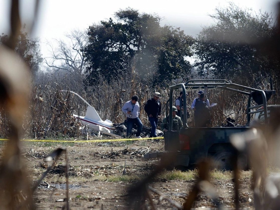 Restos del helicóptero en el que viajaban Martha Érika Alonso, y cuatro acompañantes. Foto Cuartoscuro / Archivo