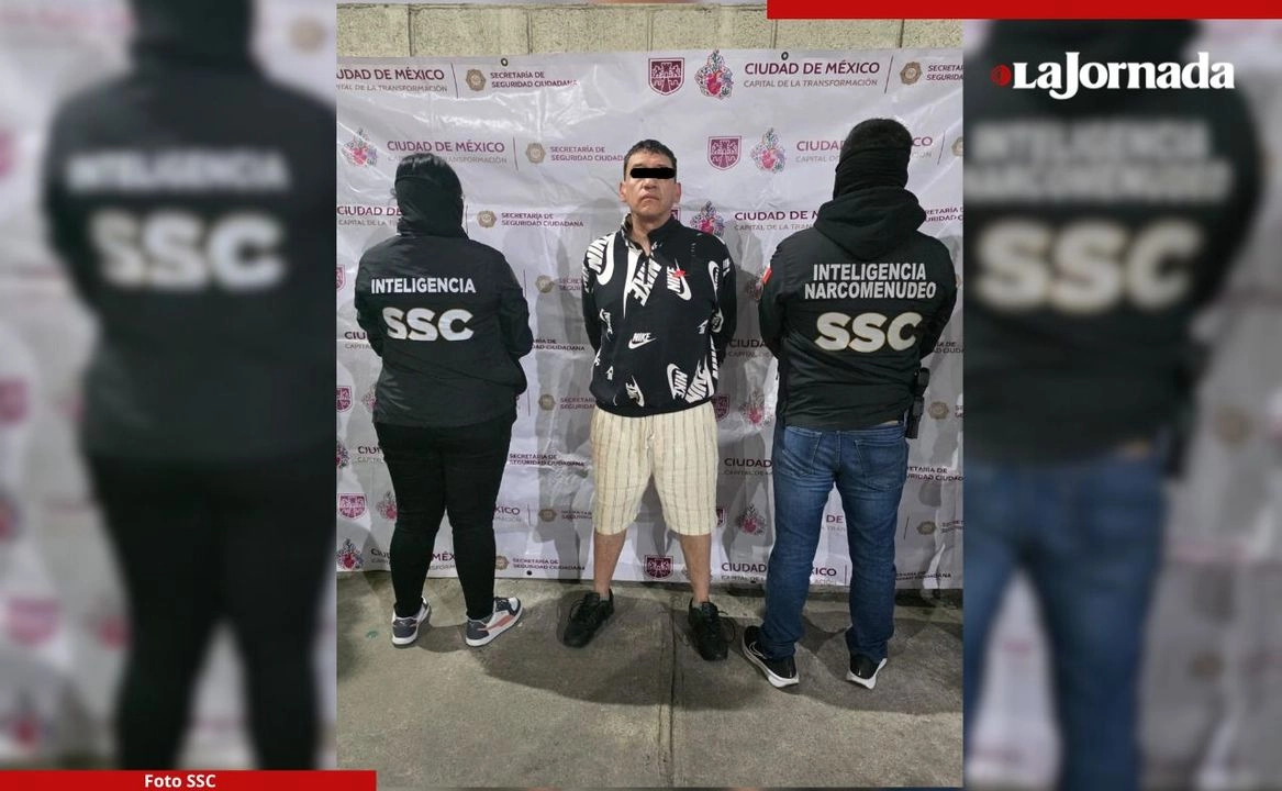 En una revisión, agentes le hallaron diversos narcóticos, dinero en efectivo, por lo que al encontrarse ante un delito flagrante, fue detenido.  Romel Campuzano cuenta con antecedentes por robo y privación de la libertad, pero quedó en libertad por ambas partidas.