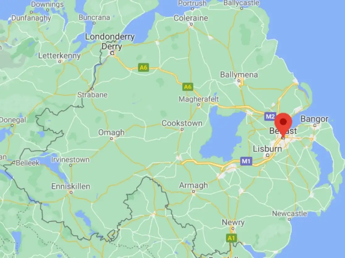 El sospechoso, de 65 años, fue detenido en Belfast, la capital de Irlanda del Norte. Imagen tomada de Google Maps