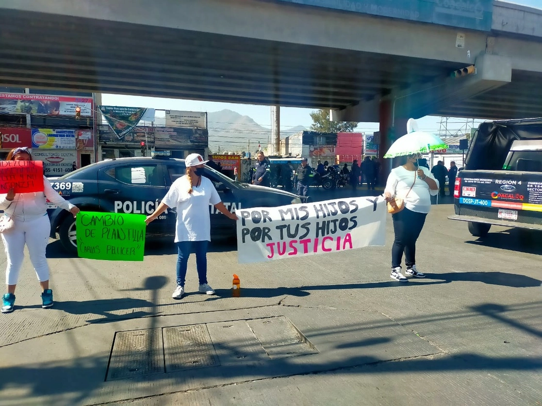 La FGJEM informó de la aprehensión de Ricardo N, de 50 años de edad, por su probable participación en el delito de abuso sexual a menores de edad en sanitarios del jardín de niños Carlos Pellicer, donde usaba una máscara para intimidar a sus víctimas. Foto Silvia Chávez