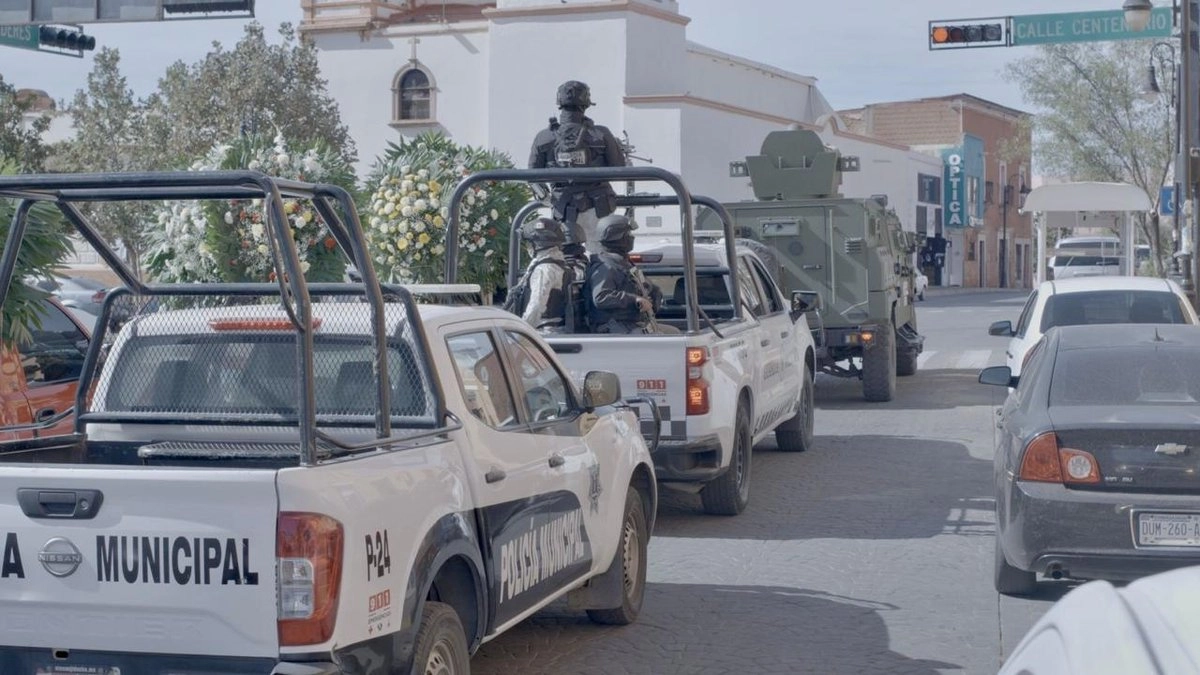 Las personas detenidas, el numerario, las armas y el vehículo fueron puestos a disposición de la FGR. Foto tomada de 