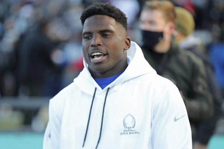 Hill, de 30 años, jugará su tercera temporada con el uniforme de los Dolphins y la novena de su carrera en la NFL, en la que fue elegido seis veces para el Pro-Bowl (Juego de las Estrellas). Foto Ap/Archivo 