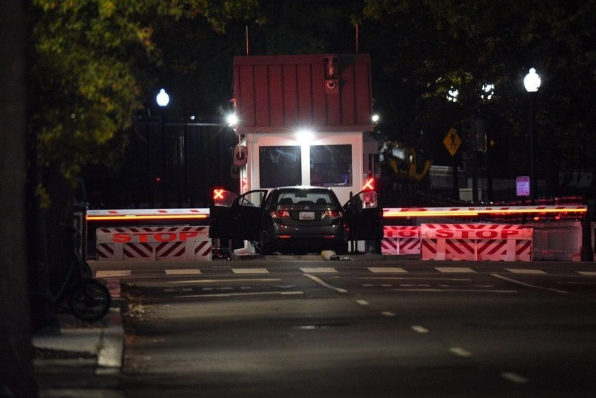 Las autoridades no proporcionaron de momento más información sobre el incidente, la identidad del conductor o cualquier posible motivo. Foto