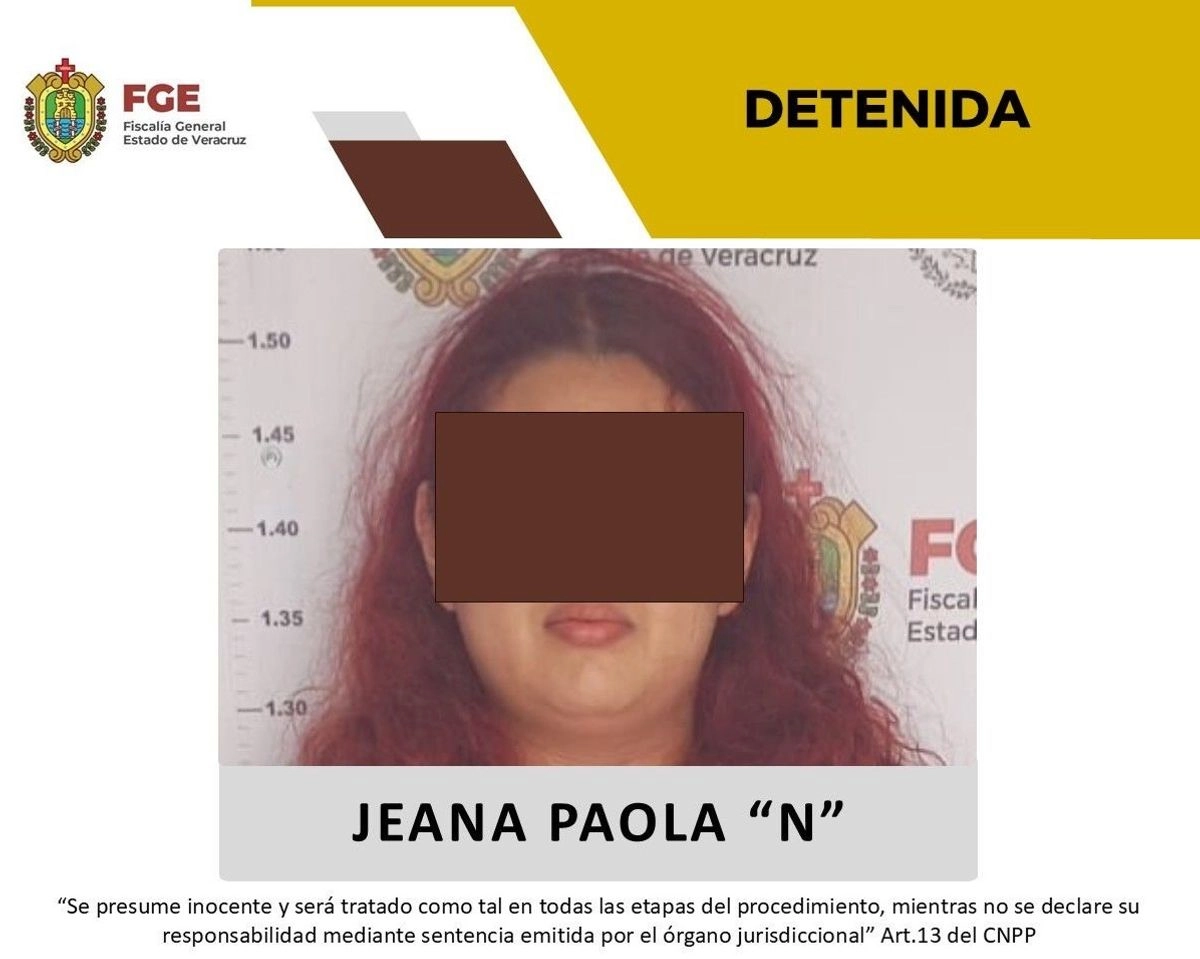 Durante su detención, le fue asegurada un arma de fuego, una libreta con lista de cobro de piso, bolsas pequeñas con hierba verde, además de una camioneta con placas del estado de Tamaulipas. Foto