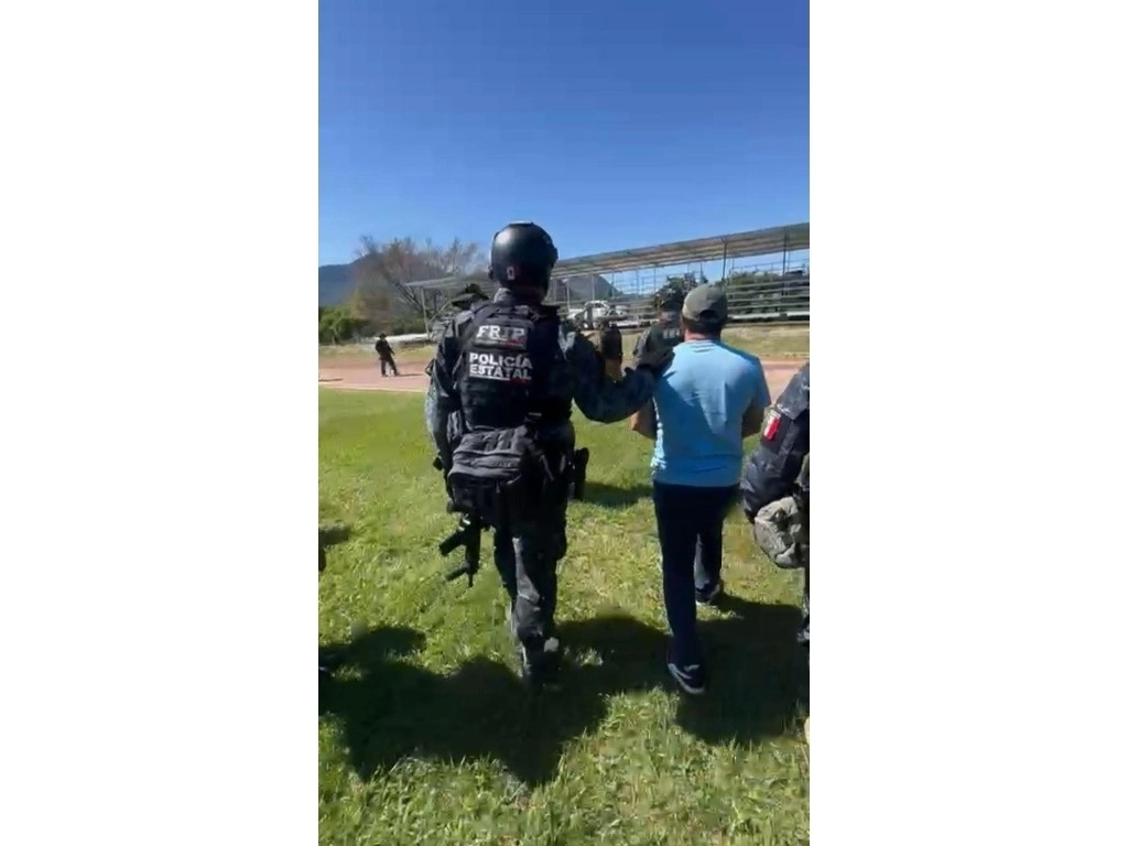 El alcalde pevemista de Frontera Comalapa, Chiapas, José Antonio Villatoro Herrera, quien fue aprehendido y trasladado a un reclusorio, en operativos implementados el fin de semana en esa localidad. Foto ‘La Jornada’