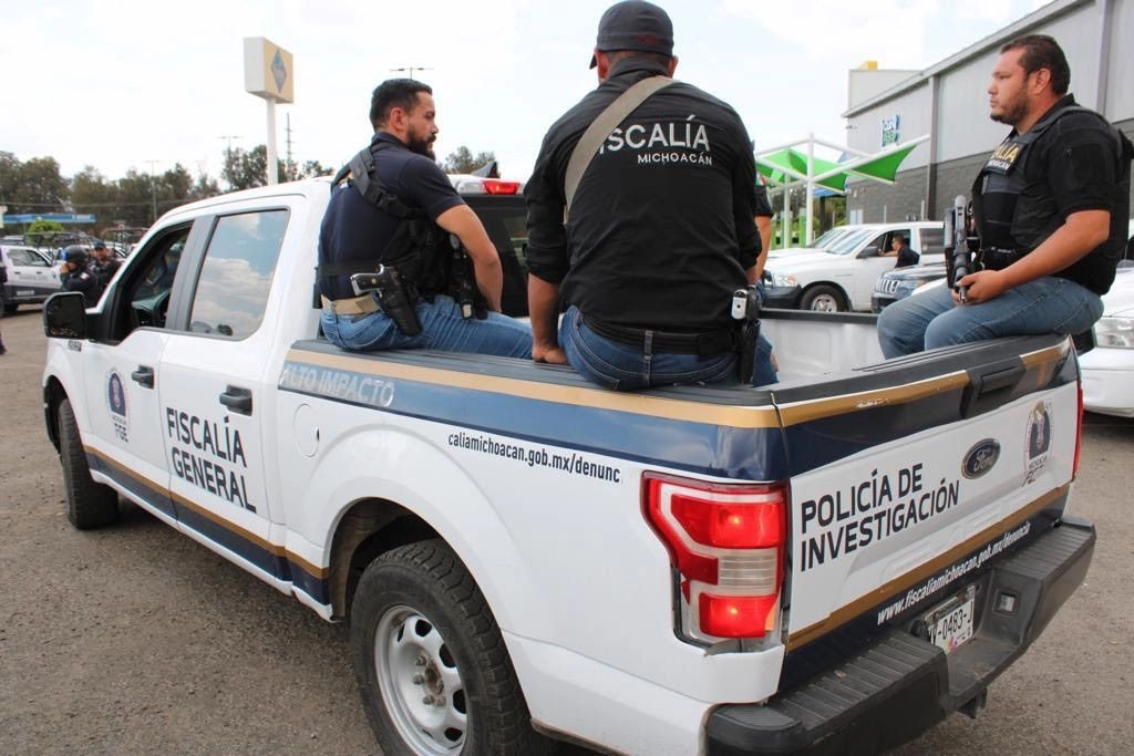La Fiscalía de Michoacán ofreció una recompensa de 100 mil pesos para dar con el paradero de Villalón, quien salió del país, pero antes se presume que intentó matar a su ex patrona con un explosivo. 