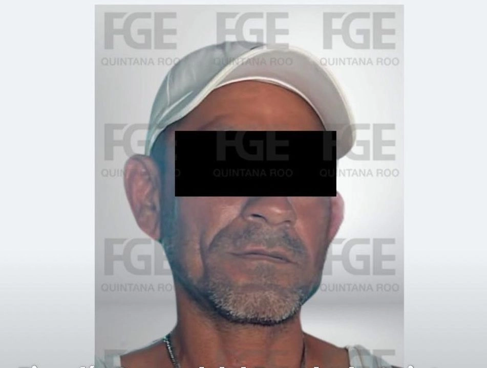 El hombre que aventó ácido a la cara de una mujer esta mañana en la zona de Cancún, fue detenido momentos después de la agresión. Foto