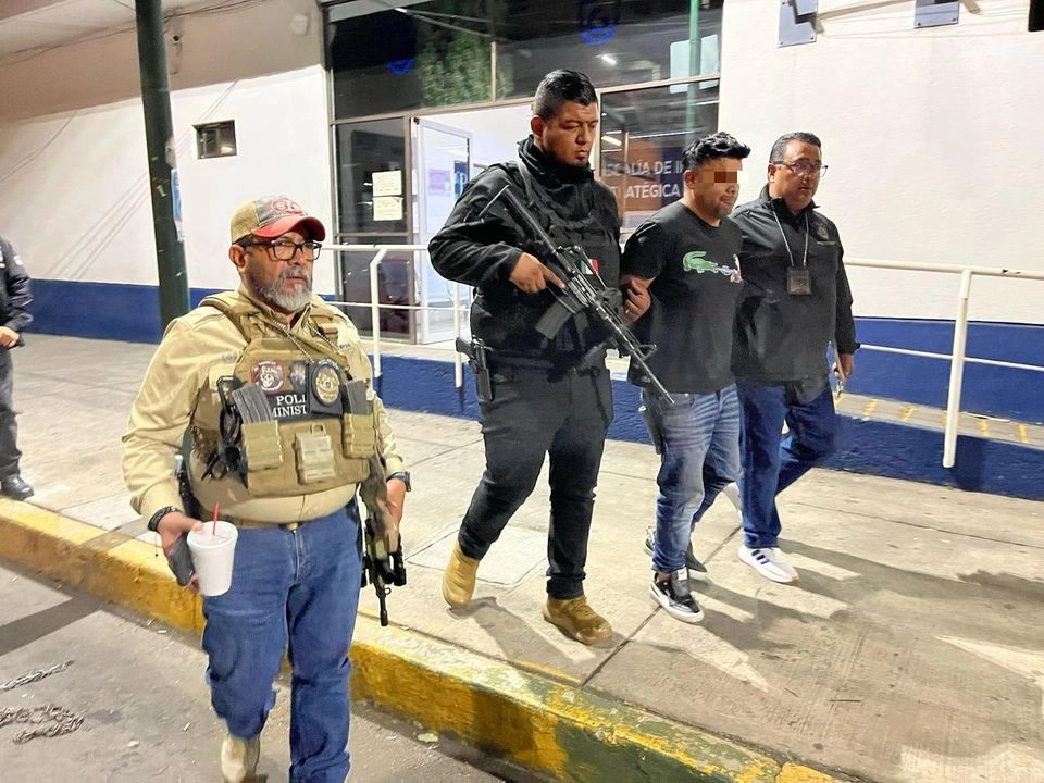 Tras una investigación que incluyó el rastreo de pistas y análisis de pruebas, las autoridades lograron localizarlo en la Ciudad de México, donde fue detenido y trasladado a Veracruz. Foto 