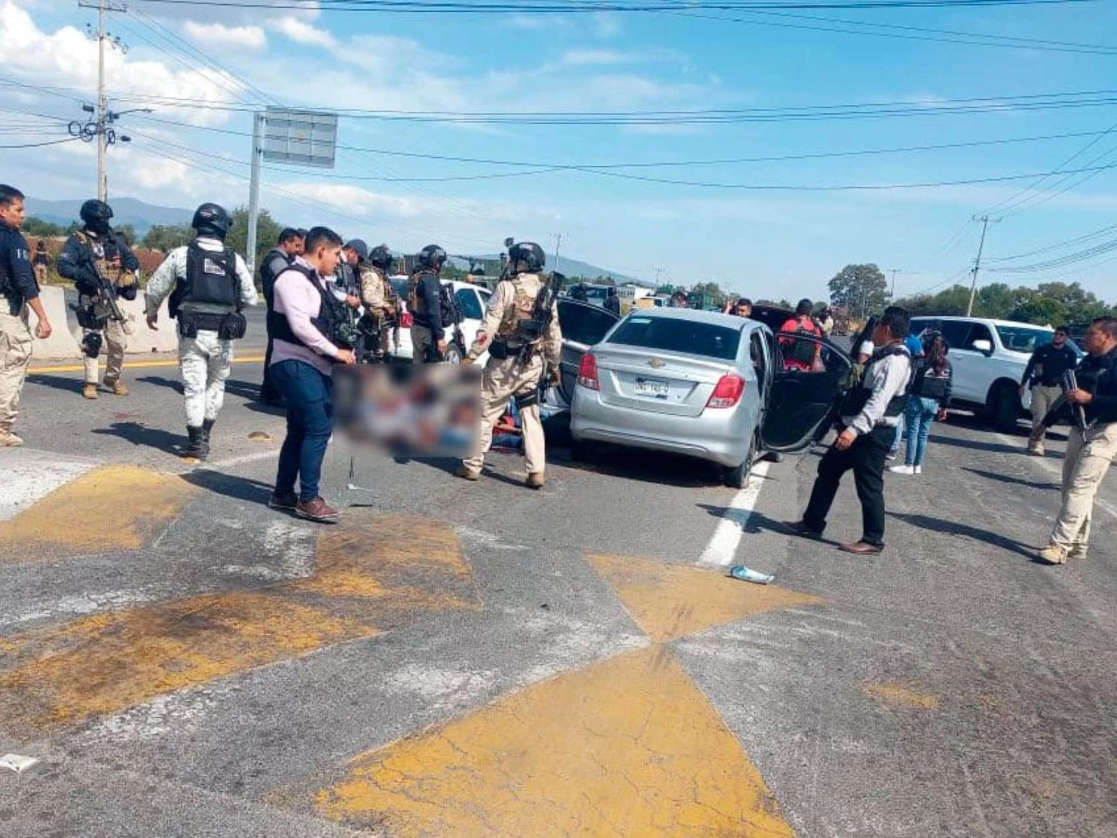 Juan Esteban, primo de ‘El Marro’, fue detenido por elementos de la FGE en la carretera Celaya-Juventino Rosas, el 3 de noviembre de 2023. Foto tomada de Twitter