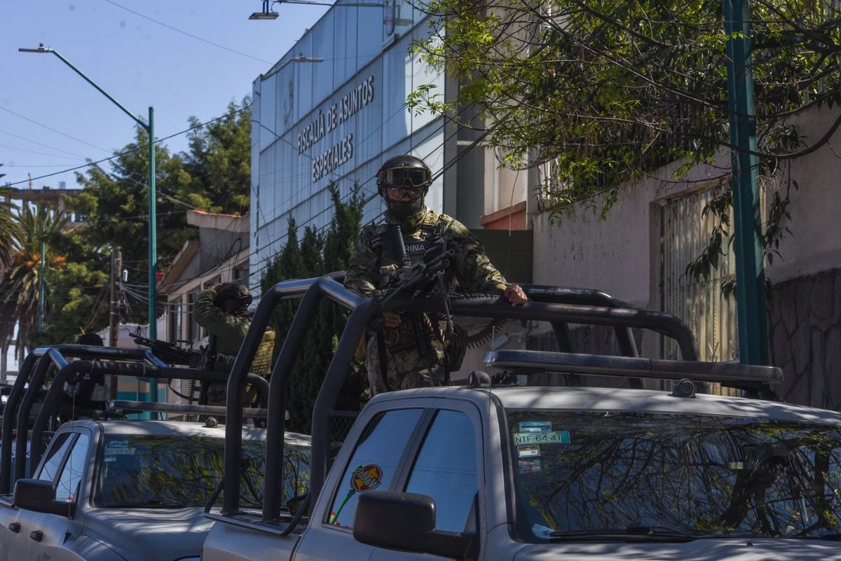 Elementos de la Semar en conjunto con la SSPC, GN, FGJEM y SSEM, capturaron en Edomex a nueve integrantes de la célula delictiva 'M4', perteneciente al 'Cártel Jalisco Nueva Generación'. Foto 
