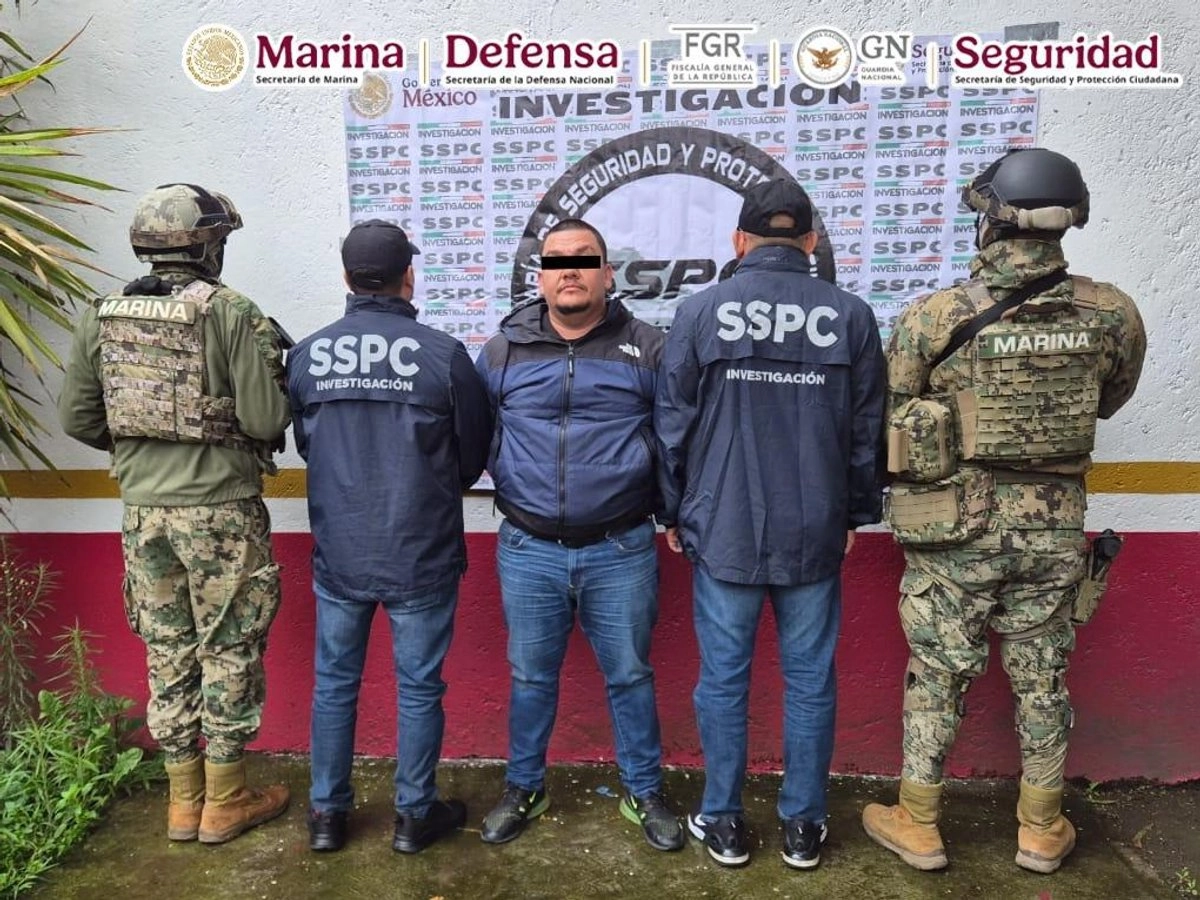 En 2016 la Policía Nacional de Perú detuvo a varios implicados en el homicidio de dos suboficiales, sin embargo, Adolfo “N” huyó a México, por lo que contaba con una orden de aprehensión en Perú y Ficha Roja emitida por Interpol.